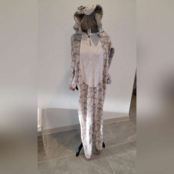 Secret Treasures Giraffe Onesie pajamas (M) - Picture 7 of 14